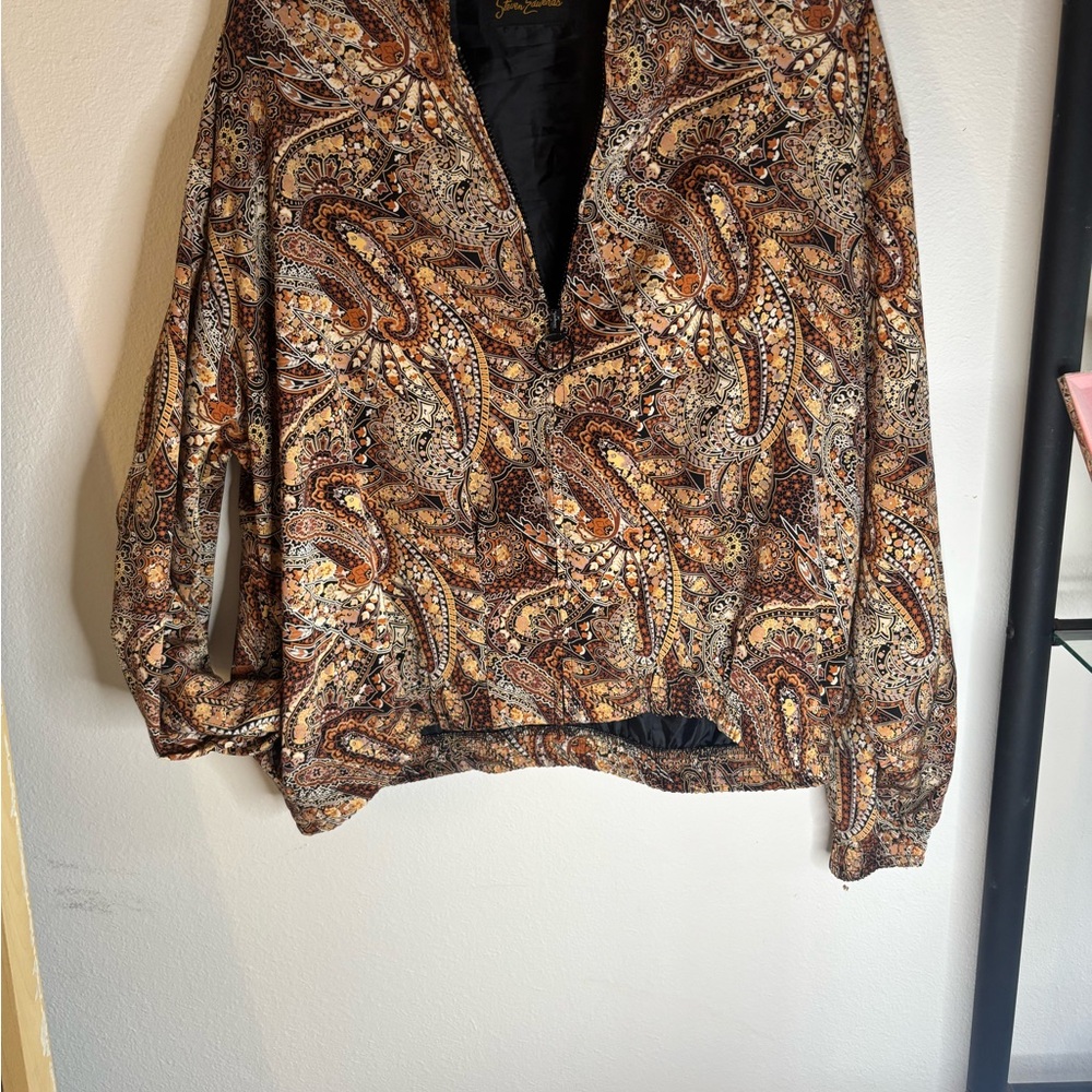 Elegant Paisley Bomber Jacket in Brown Tones - Picture 3 of 6